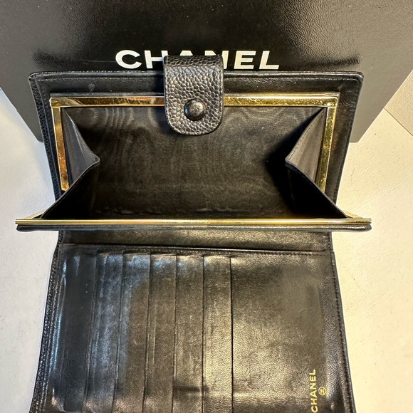 Chanel caviar long wallet with snap closure - Picture 9 of 13